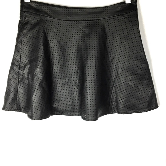 Express Dresses & Skirts - Express Womens Black Vegan Leather Mini Skirt Sz 0